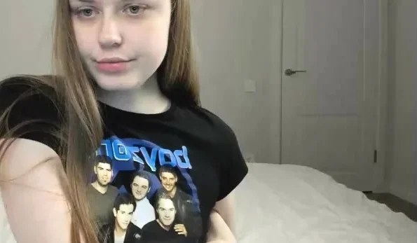 Hot amateur webcam teen masturbates for their fans