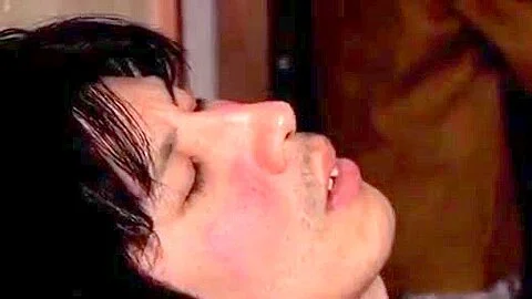 Mujer japonesa se ve obligada mientras su marido borracho (Full: bit.ly/2AGrTa6)