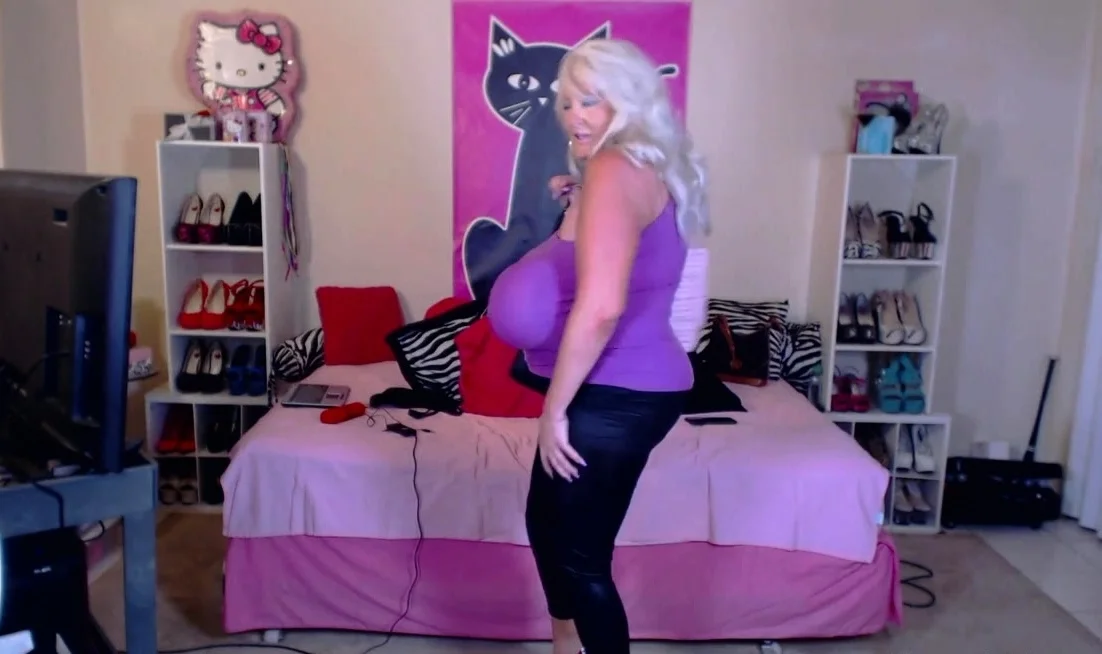 Blonde MILF with Big Boobs Playing Cam Free Porn