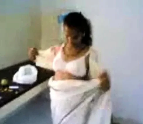 tamil show boobs in kitchen