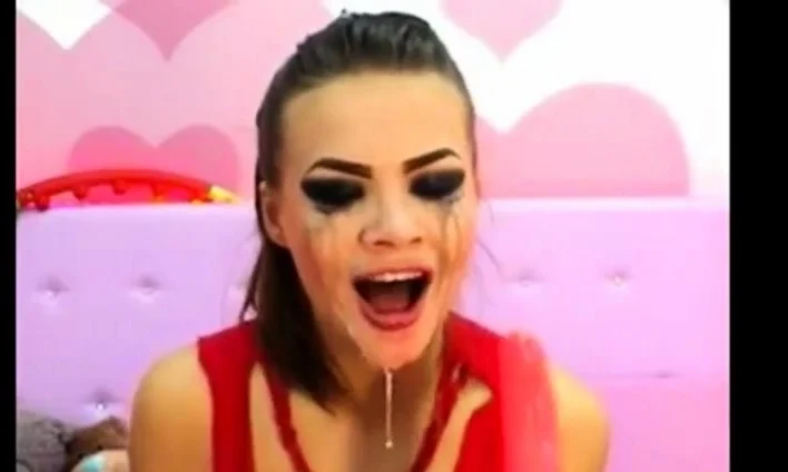 Cam girl face fucks and gags her self hard