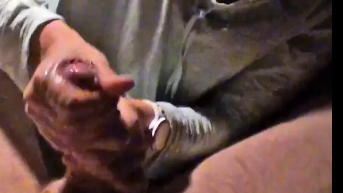 Messy handjob cumshot