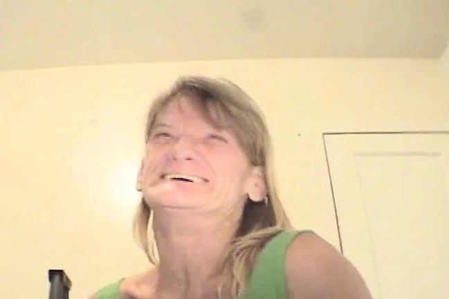 Blonde mature hooker flashes her saggy boobs and blows a thick shaft